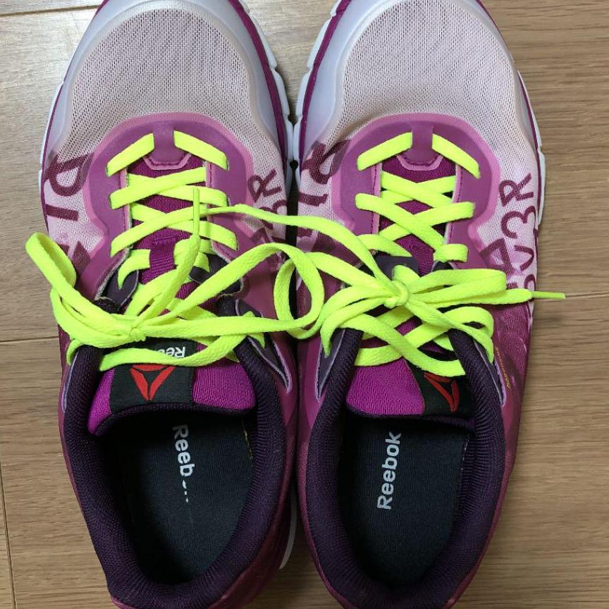 超特価激安値下げ！Reebok　スニーカー　24.5