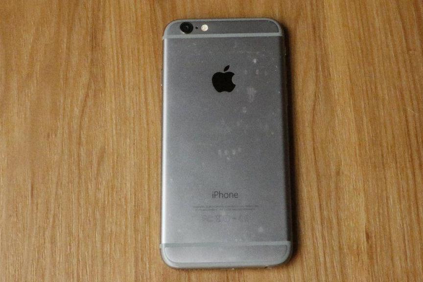 ジャンク　iPhone　grey　64GB　au